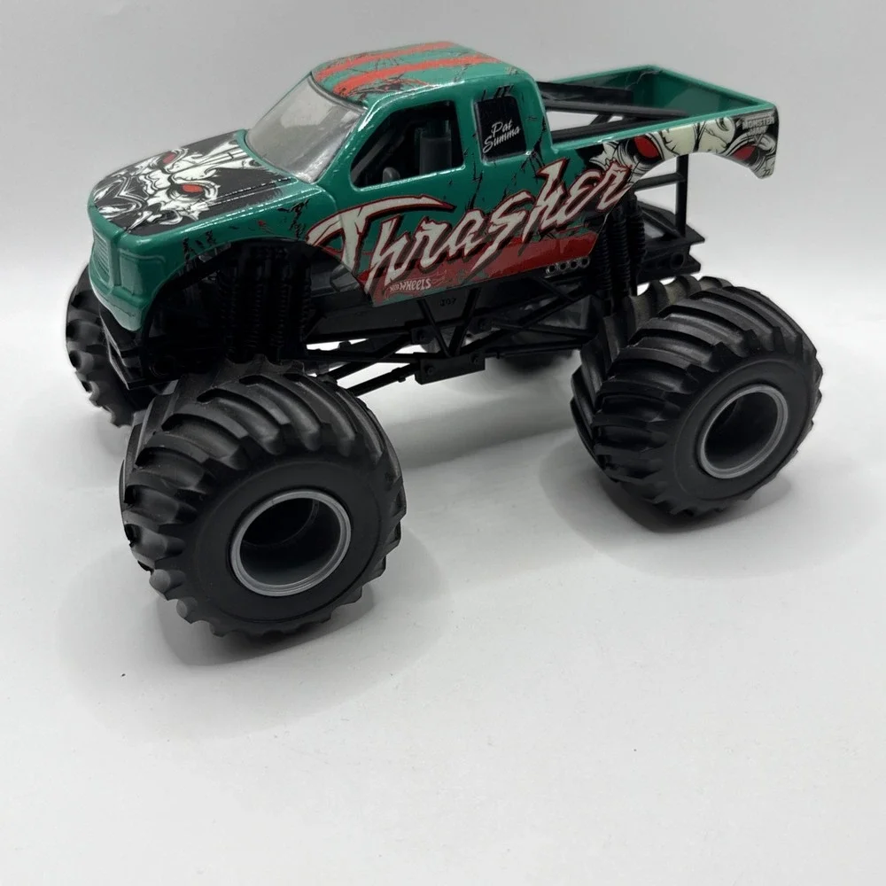 2016 Hot Wheels Monster Jam Trucks Green Thrasher True Metal 8